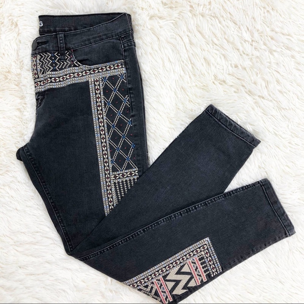 BDG Mid Rise Twig Ankle Skinny Jeans Embroidered Black Denim 29W 29L - Picture 12 of 16